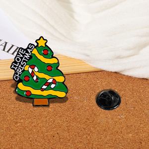 Broche en métal motif sapin de Noël mignon, idéale comme accessoire festif pour collection saisonnière de boutiques et de vente au détail - Product Image 5