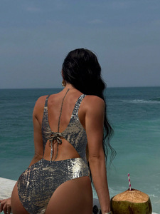 <span class=keywords><strong>Maillot</strong></span> <span class=keywords><strong>de</strong></span> <span class=keywords><strong>bain</strong></span> une pièce scintillant scintillant col en V profond pour <span class=keywords><strong>femme</strong></span> <span class=keywords><strong>Maillot</strong></span> <span class=keywords><strong>de</strong></span> <span class=keywords><strong>bain</strong></span> dos nu pour <span class=keywords><strong>femme</strong></span> Monokini taille haute <span class=keywords><strong>Maillot</strong></span> <span class=keywords><strong>de</strong></span> <span class=keywords><strong>bain</strong></span> maillots <span class=keywords><strong>de</strong></span> <span class=keywords><strong>bain</strong></span> - Product Image 6