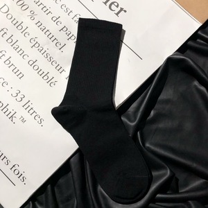 2021 nouveau Design corée mode chaussettes automne hiver couleurs pures hommes femmes unisexe chaussettes <span class=keywords><strong>coton</strong></span> <span class=keywords><strong>mi</strong></span> <span class=keywords><strong>bas</strong></span> sur le mollet chaussette - Product Image 3