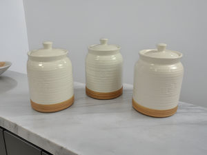 <span class=keywords><strong>Trio</strong></span> de bocaux en céramique blanche élégante avec joint en silicone pour affichage de comptoir de cuisine, de café ou de maison minimaliste - Product Image 4