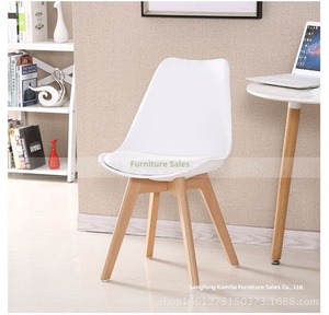 Sedie per Ristoranti dal Produttore Cinese, Tavoli e Sedie in Plastica Economici, Sedie da Pranzo Imbottite in Stile Scandinavo con Gambe in Legno - Product Image 4