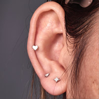 Piercing d'oreille en titane ASTM F136 à filetage interne, étoile à quatre branches, plaqué or, hypoallergénique, pour hélix, tragus, labret