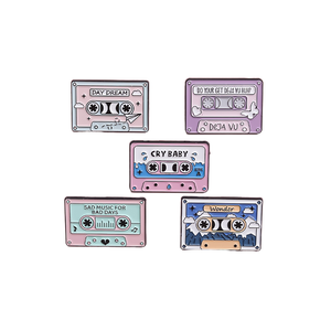 Set di 5 spille smaltate vintage incise a forma di <span class=keywords><strong>cassetta</strong></span>, in metallo argentato, con design a gradiente sognante di stelle e luna, ispirato alla musica digitale - Product Image 1