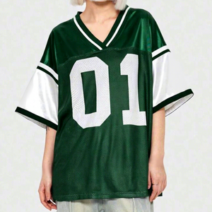 Camiseta de malla con cuello en V para mujer, talla grande, con estampado del número 01, color verde y blanco, manga murciélago - Product Image 1