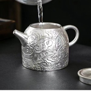 Théière en argent martelée à la main avec motif nuage porte-bonheur et couvercle – Théière haut de gamme pour usage domestique - Product Image 2