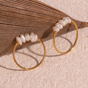 Zarter Süßwasserperlenring aus Edelstahl, 18 Karat vergoldet, Perlenringe für Damen - Product Image 3