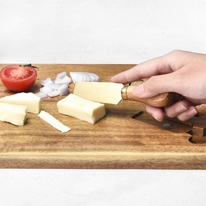 <span class=keywords><strong>Planche</strong></span> <span class=keywords><strong>à</strong></span> découper en bois d'acacia de style nouveau avec ensembles de couteaux <span class=keywords><strong>à</strong></span> fromage en or <span class=keywords><strong>planche</strong></span> de service au fromage <span class=keywords><strong>à</strong></span> <span class=keywords><strong>pain</strong></span> - Product Image 3