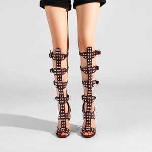 Sandali da <span class=keywords><strong>donna</strong></span> Moncheer sexy con tacco a spillo, stile gladiatore, alti fino al ginocchio, con punta aperta, borchie e cinturini con fibbia, antiscivolo, per danza a piedi nudi - Product Image 4