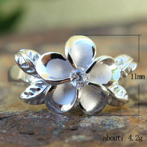 Anello Vintage Francese con Fiore e Cristallo per Donne, Accessorio Minimalista ed Elegante per Uso Quotidiano - Product Image 5