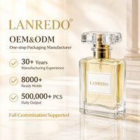Flacon de parfum en verre carré facetté transparent de luxe 50ml 100ml avec bouchon en acrylique transparent, col doré et boîte cadeau blanche