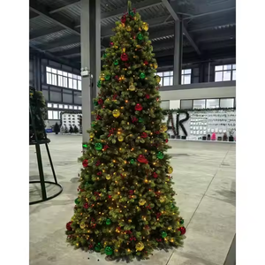 Grand sapin de Noël extérieur pré-éclairé personnalisable en taille avec lumières LED décoratives - Product Image 1