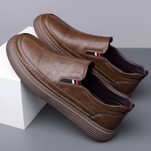 รองเท้าโลฟเฟอร์แบบสวมสีขาวสำหรับผู้ชาย รองเท้าหนังลำลอง ส้นเตี้ย พื้นยาง ทนทาน เหมาะสำหรับใส่พักผ่อน - Product Image 4