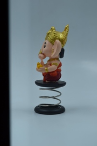 Estatua de Plástico de Shree Ganesh Skin Fun Spring para Decoración de Escritorio en Casa u Oficina, Regalo de Primera Calidad - Product Image 4