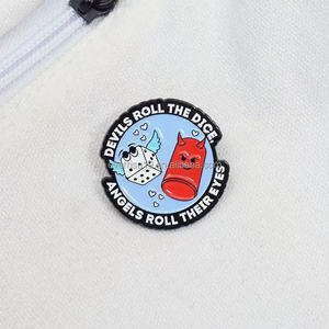 Broche mignonne en alliage de métal émaillé pour les occasions festives Graduation de Pâques-Design moulé à la main - Product Image 3