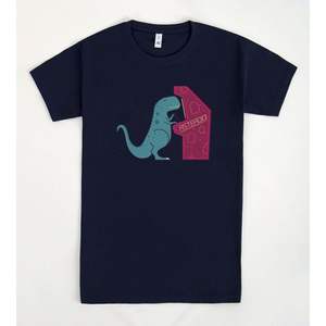 T-shirt Irony blu scuro con grafica di dinosauro e asteroide, taglia unisex per adulti - Product Image 1