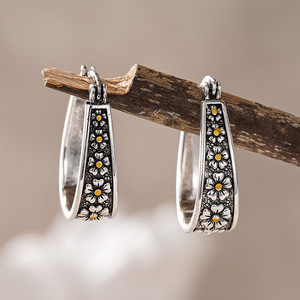 Orecchini a polsino a forma di margherita per donna, design floreale artistico, gioielli di nicchia in stile bohémien - Product Image 6