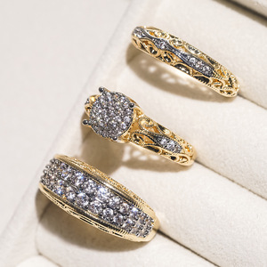 Set di Tre Anelli Impilabili Bicolore Vintage per Donne, Gioielli Eleganti e di Lusso alla Moda - Product Image 4