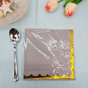 <span class=keywords><strong>Serviette</strong></span> <span class=keywords><strong>en</strong></span> <span class=keywords><strong>papier</strong></span> cocktail festonnée à impression grise et dorure à chaud - Product Image 4