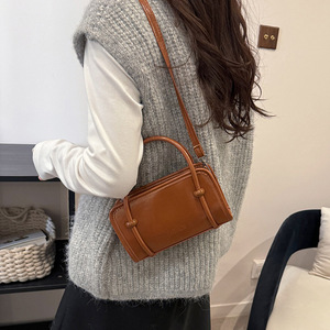 New Minimalist Cream-colored Korean-style Vintage Lady <b>Handbag</b> with <b>Chains</b> Versatile Trendy Suitable for Daily Commuting Travel - Product Image 4