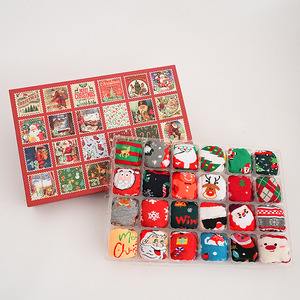 Set Regalo Calza di Natale da 20 Paia di <span class=keywords><strong>Calzini</strong></span> Donna Natalizi con Logo Personalizzato, Oversize, Unisex, Taglia Unica, di Tendenza, Rossi - Product Image 2