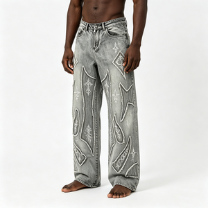 Jeans Larghi da <span class=keywords><strong>Uomo</strong></span> Streetwear con Ricamo Gotico a Croce e Stella e Orlo Grezzo per Brand di Moda - Product Image 1
