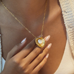 Collar con Colgante de Perla en Oro de 18K, Engaste de Bisel, Diseño Geométrico de Hoja, Amuleto Solitario para Uso Diario - Product Image 3