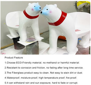 Banc d'extérieur moderne en fibre de verre imperméable Urban Arctic Polar Bear pour les villes éco-responsables, les jardins et les écoles - Product Image 6