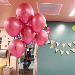 Ballons rose métallisé 35 cm gonflables à l'air ou à l'hélium pour les décorations de fêtes d'anniversaire - Product Image 2