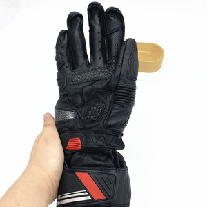 El mejor guante de cuero de cabra real con protector de carbono fresco y largo calentado para motocicletas - Product Image 5
