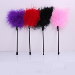 Produits érotiques : Stimulateur de massage des fesses, bâton à plumes pour le flirt, l'avance préliminaire, le chatouillage et le jeu SM en couple - Product Image 1