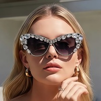 Nouvelle Arrivée Lunettes de Soleil Cat-Eye Légères Polarisées en Strass Effet Bonbon de Luxe Européen et Américain pour Femme Tendance et Personnalisées