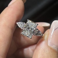Stars Tarafından Üretilen Lüks Özel Laboratuvarda Yetiştirilmiş DEF VVS VS Radyant Kesim IGI Sertifikalı 18 Ayar Som Altın Kadın Yüzük Seti