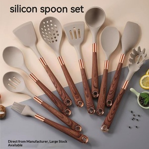 Lot de 11 ustensiles de pâtisserie en <span class=keywords><strong>silicone</strong></span> durable à motif bois, antiadhésifs, anti-brûlure, avec manche plaqué or - Product Image 3