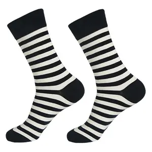 OEM individuelles Design Socken glückliche Mode Damen Streifenkleid Socken Baumwolle OEM-Socken