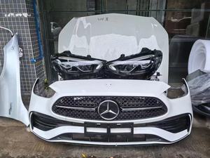 Pièces automobiles pour Mercedes-Benz C300 W206, nouveau <span class=keywords><strong>pare</strong></span>-chocs avant rouge en <span class=keywords><strong>plastique</strong></span>, remplacement/réparation pour <span class=keywords><strong>pare</strong></span>-chocs de voiture - Product Image 2