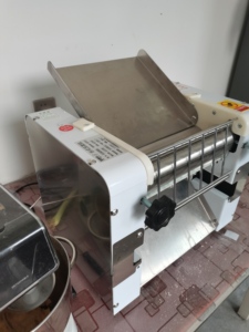 Mini Máquina Laminadora Eléctrica Profesional Monofásica para Pastelería, 80000 Chinchin 280 220, para Mesa, Manual - Product Image 6