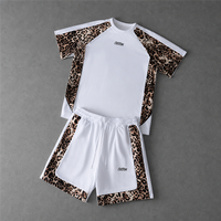 Ensemble deux pièces tricoté sur mesure pour homme, motif léopard, t-shirt à manches courtes et short décontracté à cordon de serrage, OEM ODM, logo personnalisé