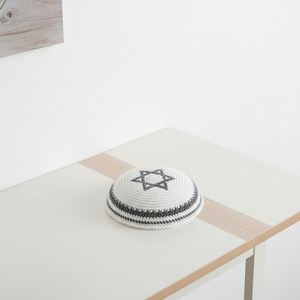 <span class=keywords><strong>Chapeau</strong></span> <span class=keywords><strong>juif</strong></span> en crochet prêt à être expédié, 100 % coton, kippa tricotée style bohème, kippot traditionnel avec logo brodé pour usage quotidien, pour hommes - Product Image 3