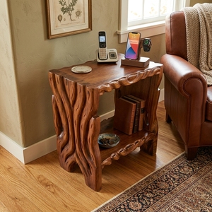Une table d'appoint de style tronc d'arbre avec une étagère de rangement ouverte, alliant le charme rustique naturel à une élégance fonctionnelle. - Product Image 5