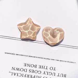 Venta al por mayor amor agua ondulación resina accesorios irregulares en forma de corazón parches DIY crema pegamento teléfono celular funda decorativa - Product Image 6