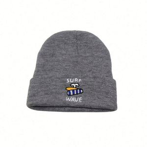 หมวกบีนนี่ปักโลโก้ตามสั่ง สำหรับฤดูหนาว ดีไซน์เนอร์ หมวกไหมพรมเด็กและผู้ใหญ่ แบบพับขอบ - Product Image 5