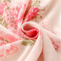 Vente chaude 2023 Nouveaux foulards en coton imprimés de fleurs roses fantaisie Écharpes musulmanes pour femmes Longues et larges Écharpe en viscose douce à franges Hijab