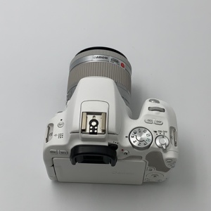 Appareil photo reflex numérique <span class=keywords><strong>Canon</strong></span> 200D d'occasion avec objectif 18-55 mm IS, écran tactile 24,2 MP + <span class=keywords><strong>WiFi</strong></span>, capteur CMOS APS-C - Product Image 3