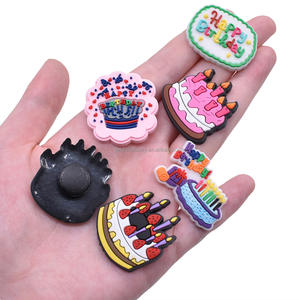 Vente en gros de breloques pour chaussures de joyeux anniversaire cadeau promotionnel accessoire de décoration de chaussures gâteau fête d'anniversaire breloque sabot en caoutchouc pour chaussures - Product Image 3