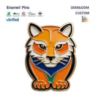 カスタムロゴ入り硬質・軟質エナメルメタルバッジ、OEMカスタム漫画風ラペルピン、クラブ向け - Product Image 1