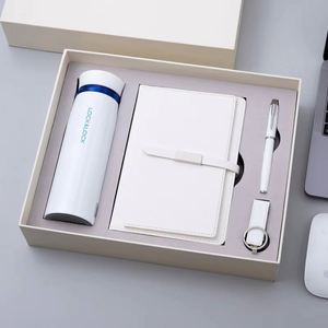 Agenda de Lujo 2025 de Cuero PU Tamaño A5 con Encuadernación Térmica, Personalizable, con Bolígrafo y Porta Llaves de Coche, Set de Regalo - Product Image 4