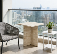 Dalles de travertin beige affiné, blocs de marbre naturel pour tables basses géométriques carrées et tables d'appoint modernes sur socle