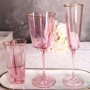 Copas <span class=keywords><strong>de</strong></span> Vino Elegantes <span class=keywords><strong>de</strong></span> Cristal Rosa con Forma <span class=keywords><strong>de</strong></span> Corazón, Copas <span class=keywords><strong>de</strong></span> Champán con Borde Dorado, Copas <span class=keywords><strong>de</strong></span> Lujo para Brindis <span class=keywords><strong>de</strong></span> Novios - Product Image 4