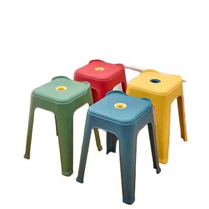 Tabouret en plastique de 18 pouces, haut rectangulaire, à usages multiples, couleur brillante, pour service de maison, salon - Product Image 1