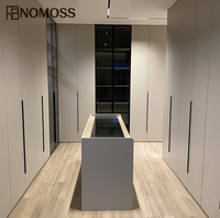 Conception de dressing moderne de luxe sur mesure avec organisation intégrée pour chambres d'appartement, pour projets d'ingénierie et de fourniture.